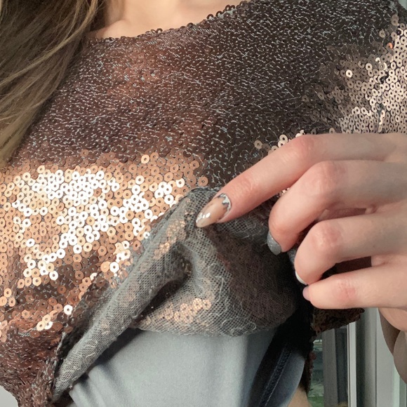 Cropped sequinned blouse - Picture 5 of 9